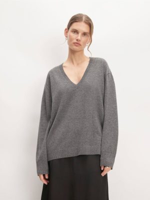 The Classic V in Cashmere | Heather Charcoal