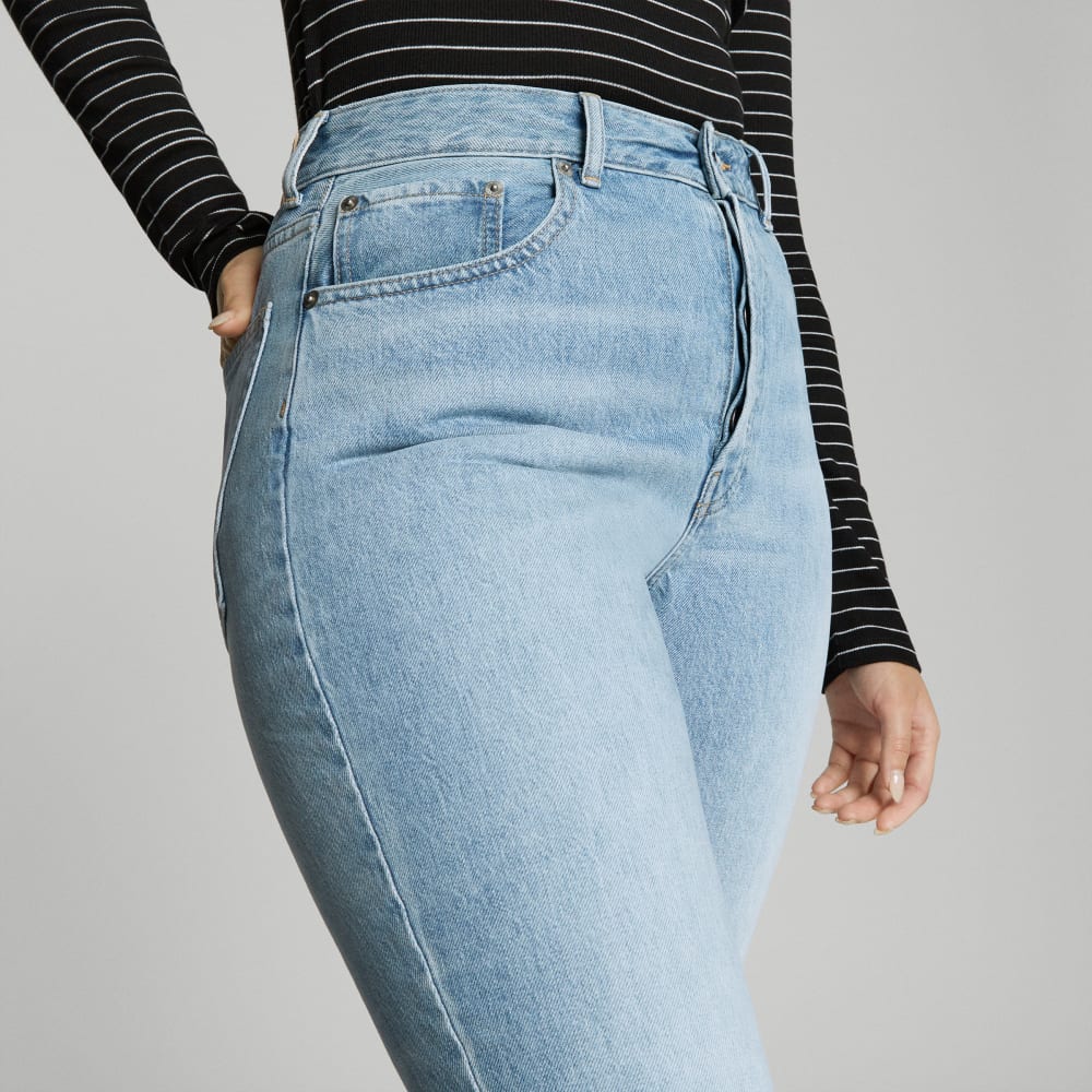 The '90s Cheeky Hourglass Jean | Vintage Sunbleached Blue | 28.5 Inseam - Image 4