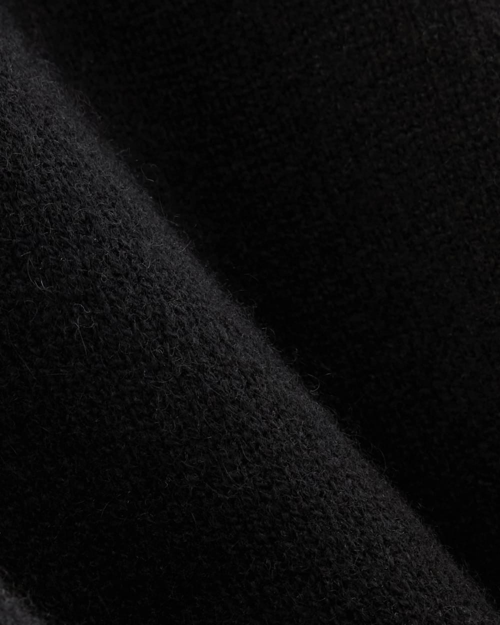 The Boxy Turtleneck in Cashmere | Black - Image 6