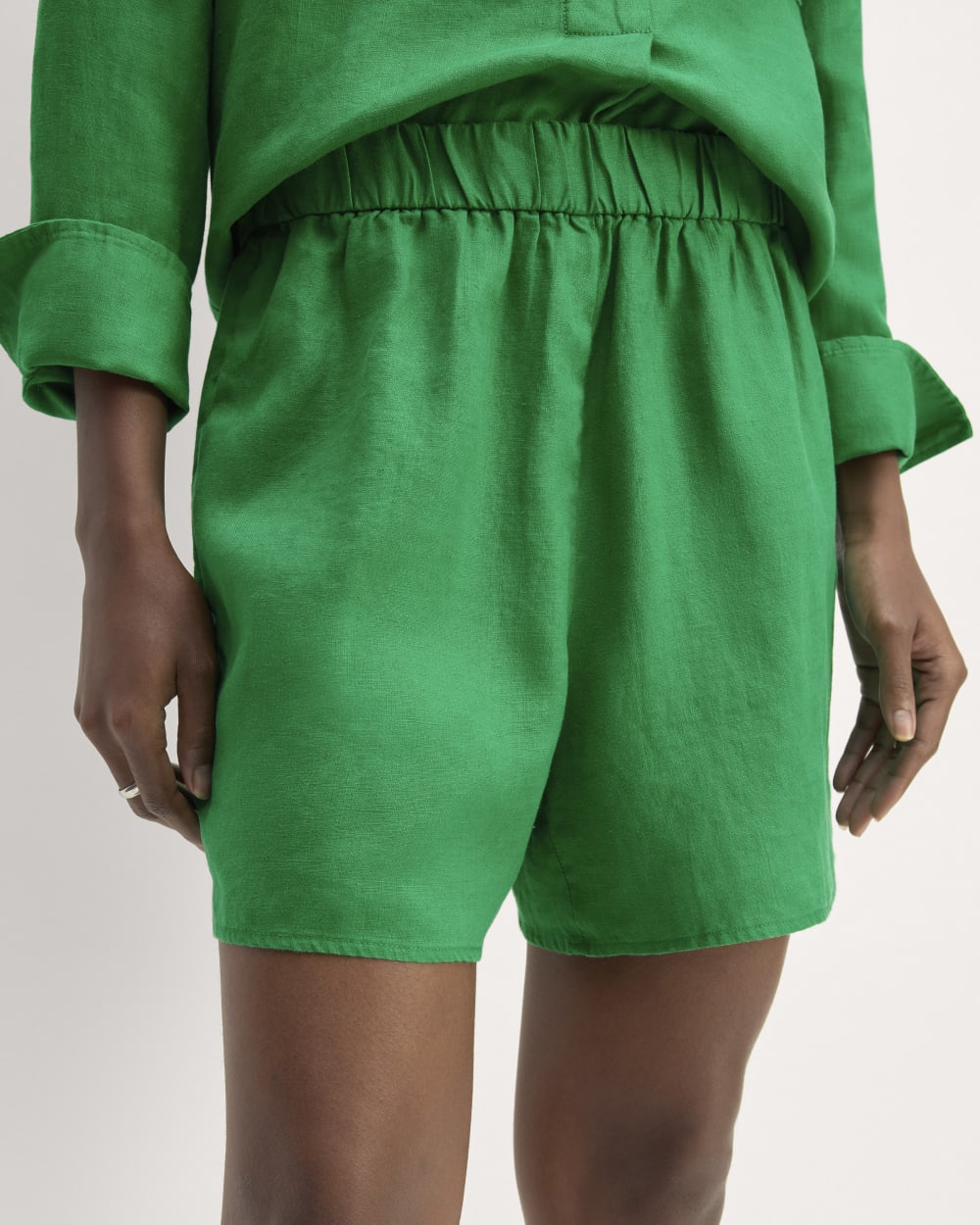 The Linen Easy Short | Grass Green - Image 4