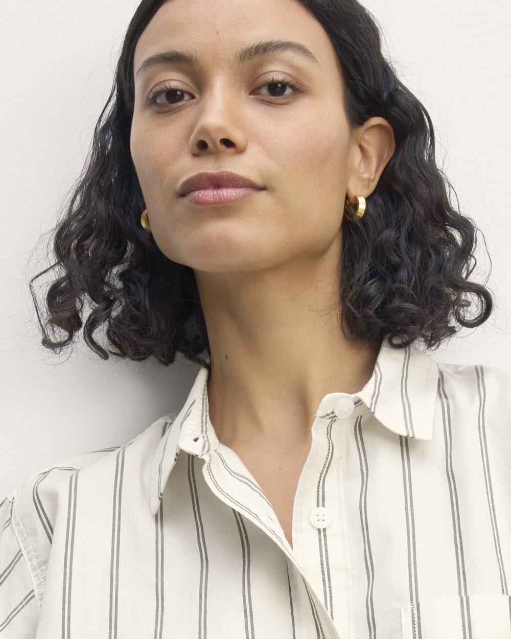 The Way-Short Shirt in Silky Cotton | Bone / Black - Image 4