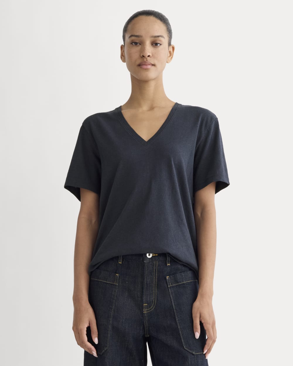 The Slouchy V-Neck Tee in Cotton Linen | Navy