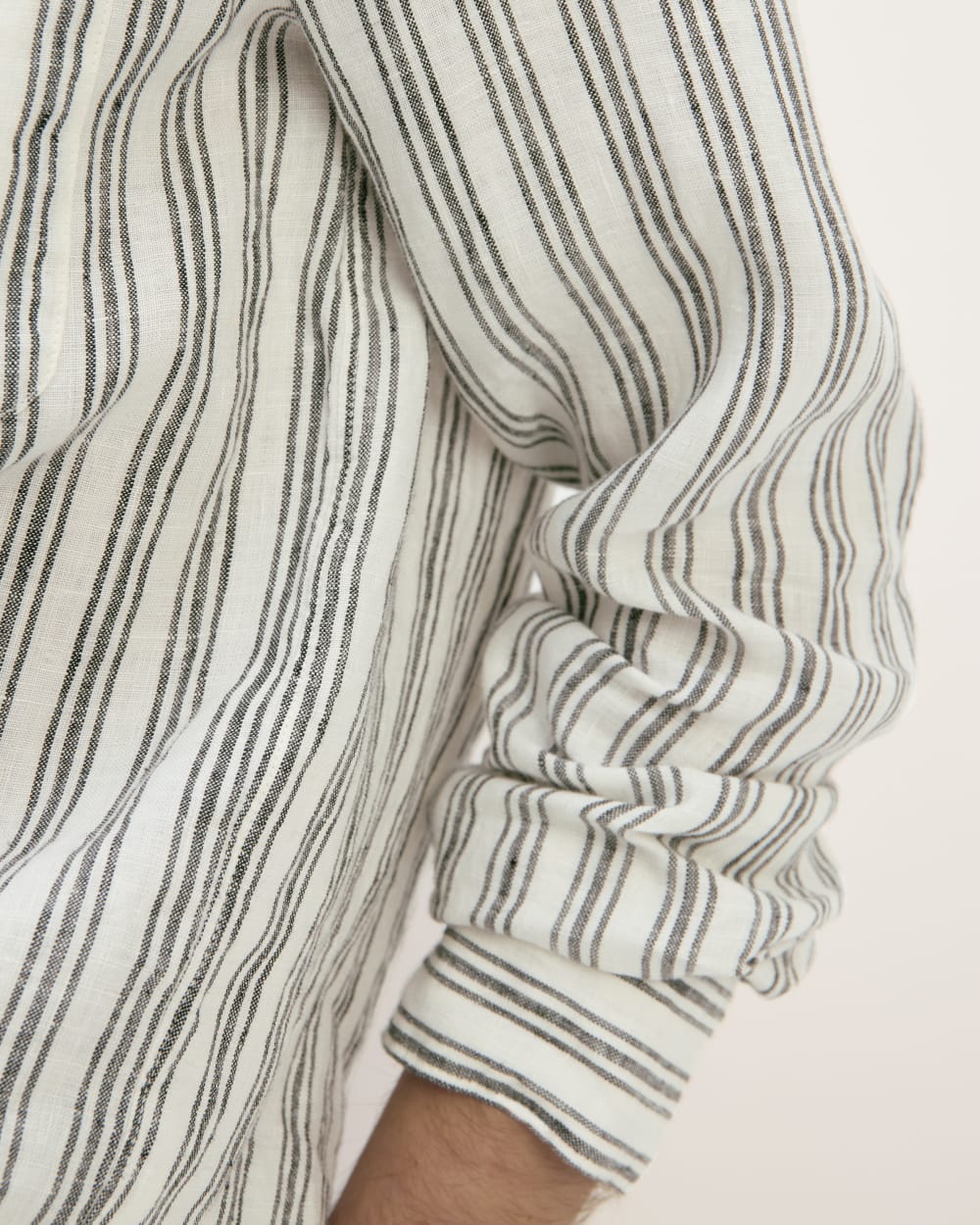The Classic Shirt in Linen | Bone / Black - Image 5