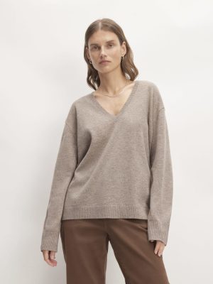 The Classic V in Cashmere | Toasted Sesame