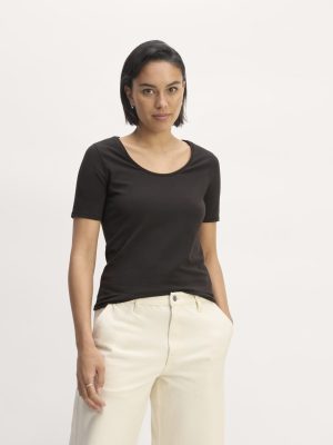 The Form Scoop-Neck Tee | Black