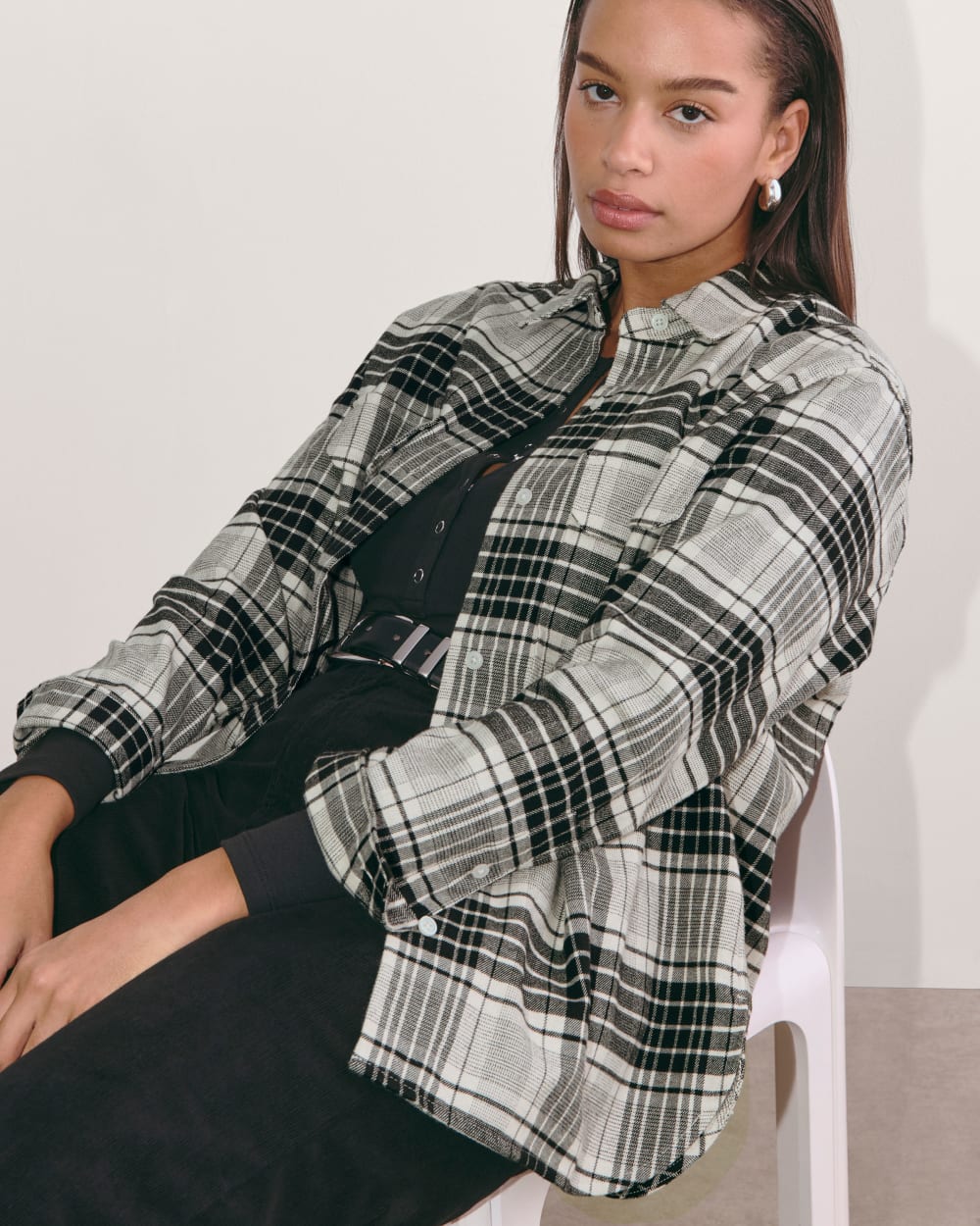 The Boyfriend Shirt in Flannel | Light Heather Oat / Black - Image 5