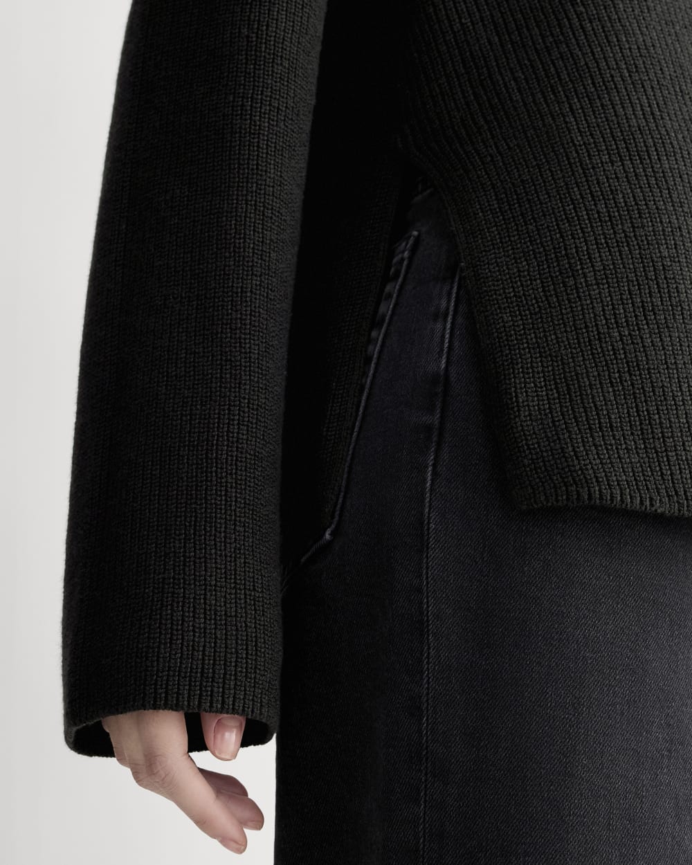 The Slouchy V-Neck in Everyday Cotton | Black - Image 4