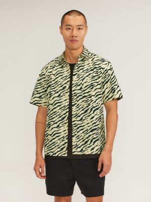 The Poplin Short-Sleeve Shirt | Pale Yellow Tiger Stripe