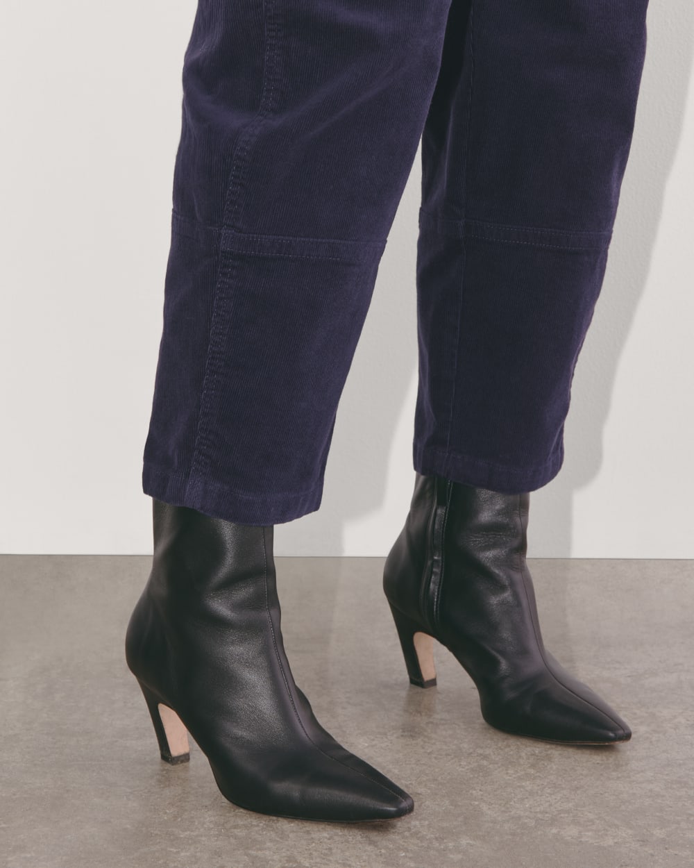 The Utility Barrel in Corduroy | Navy - Image 7