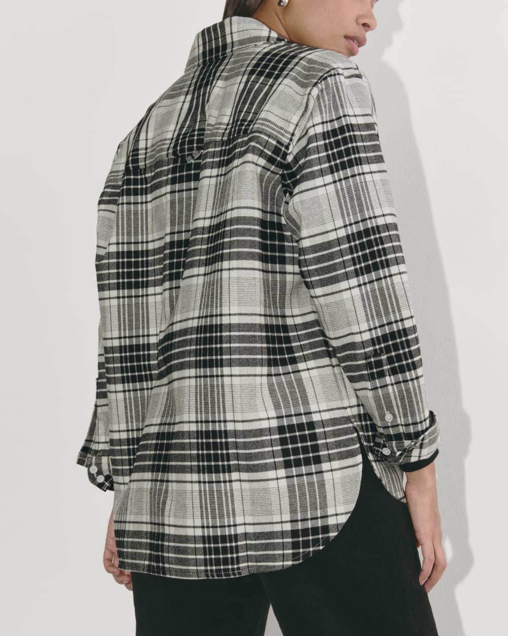 The Boyfriend Shirt in Flannel | Light Heather Oat / Black - Image 6