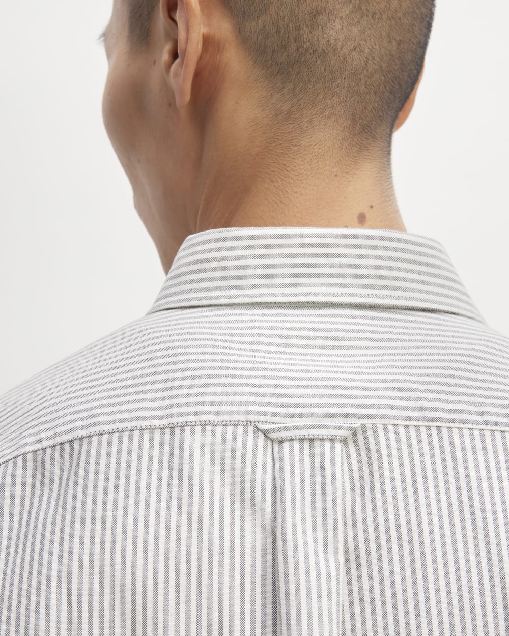 The Organic Short Sleeve Oxford Shirt | Charcoal / White - Image 5