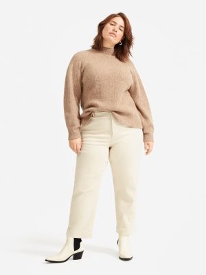 The Straight-Leg Crop | Sandstone | Short