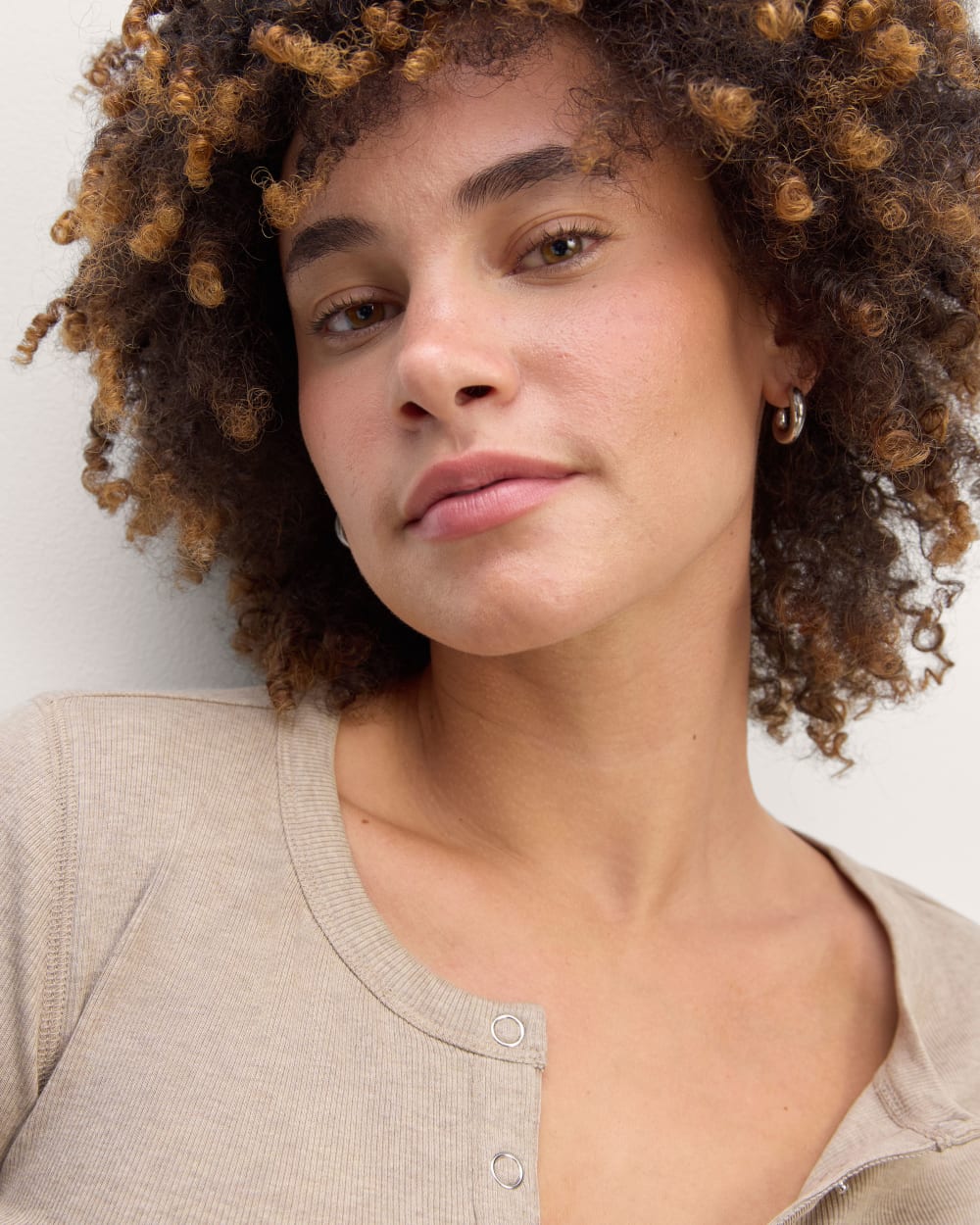 The Luxe Rib Henley | Heathered Tan - Image 4