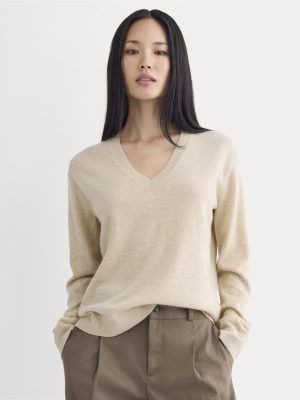 The Classic V in Cashmere | Heather Light Camel
