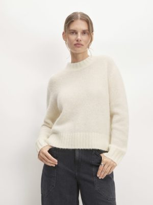 The Alpaca Cropped Crewneck Sweater | Snow