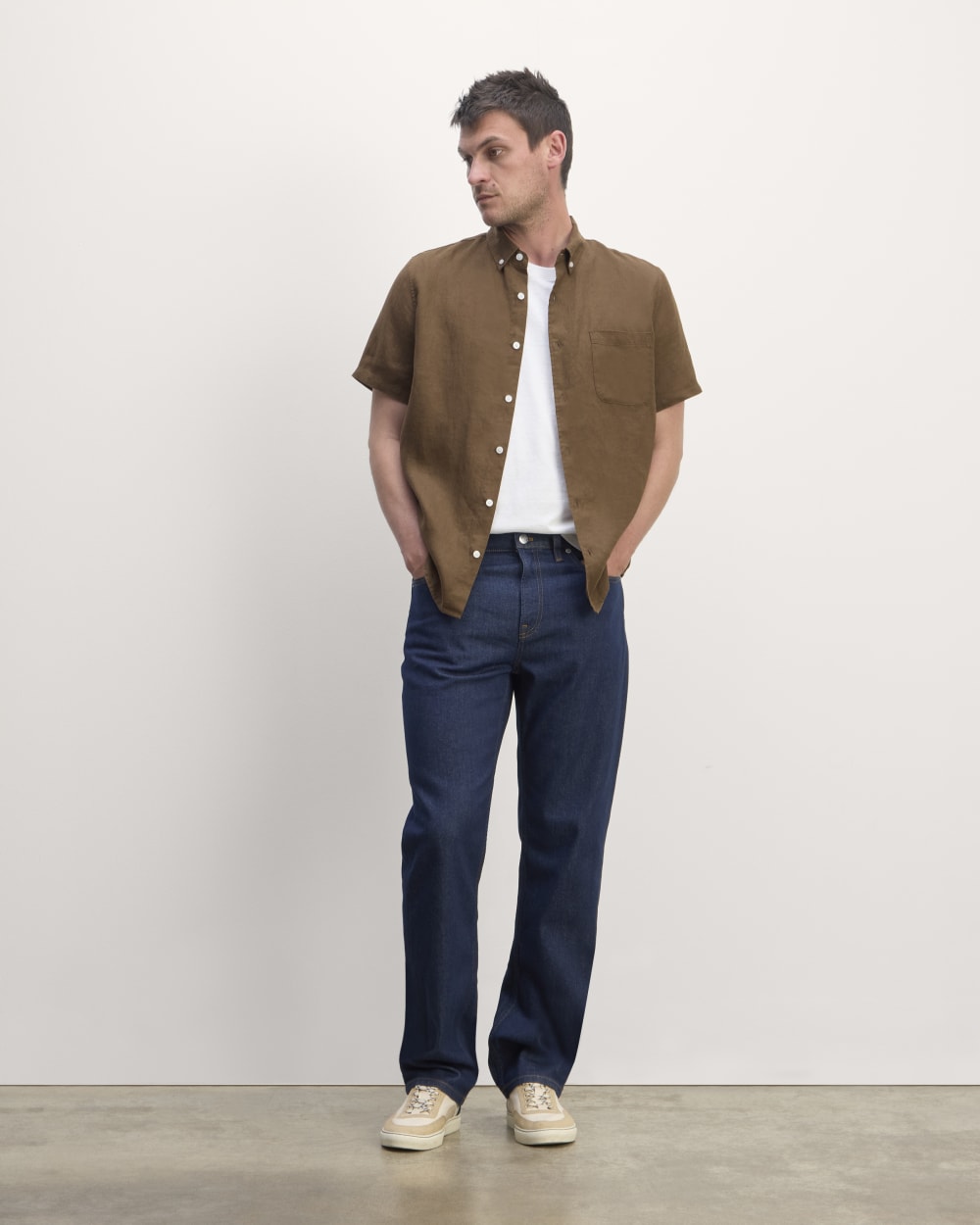 The Classic Short-Sleeve Shirt in Linen | Cocoa - Image 3