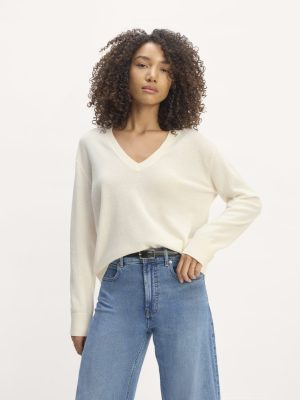 The Classic V in Cashmere | Bone