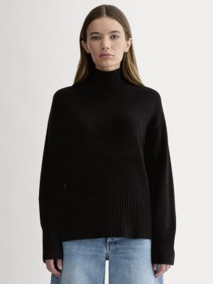 The Boxy Turtleneck in Cashmere | Black