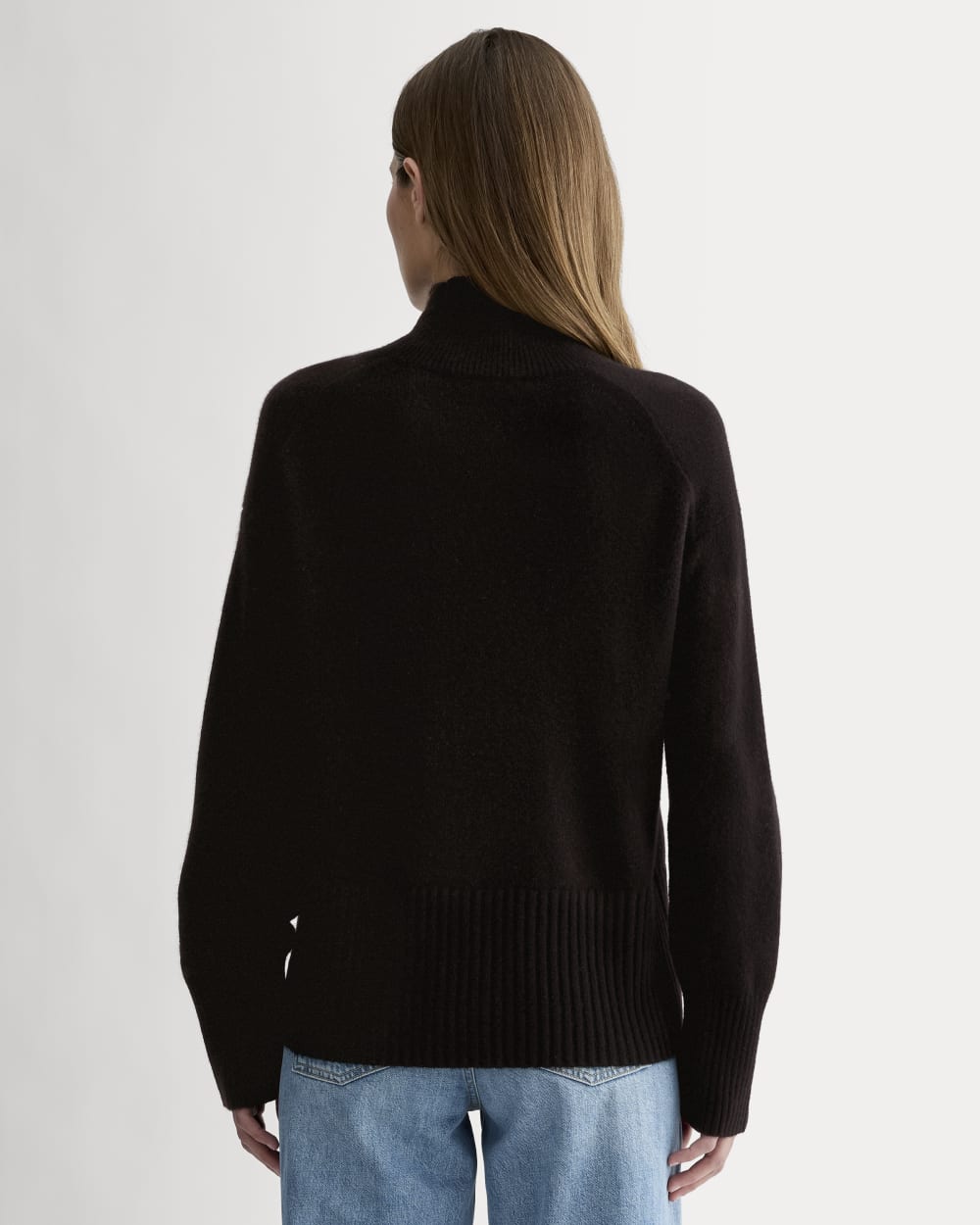 The Boxy Turtleneck in Cashmere | Black - Image 5