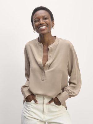 The Henley Shirt in Washable Silk | Burnt Sugar