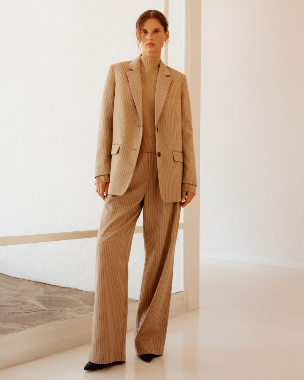 The Draper Pleated Pant in Buttersmooth | Cornstalk / Black | 32 Inseam - Image 6