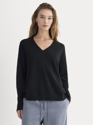 The Classic V in Cashmere | Black