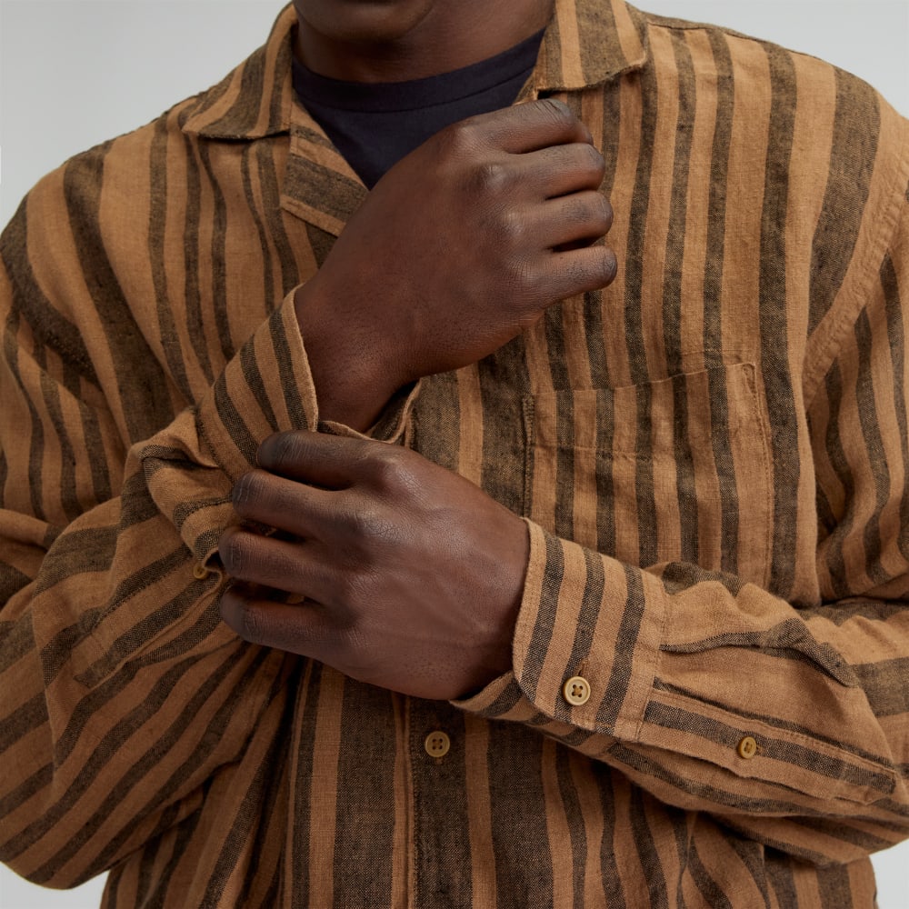 The Relaxed Linen Long-Sleeve Shirt | Toasted Coconut / Black - Image 5