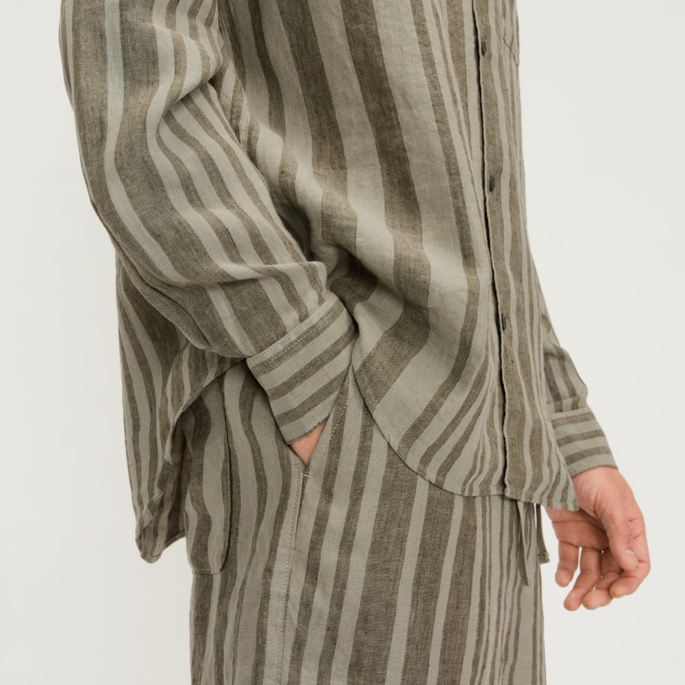 The Relaxed Linen Long-Sleeve Shirt | Seagrass / Kalamata - Image 5