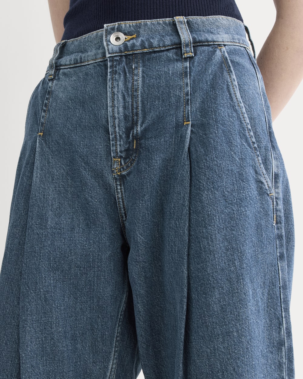 The High Rise Pleated Jean | Mid Indigo - Image 4