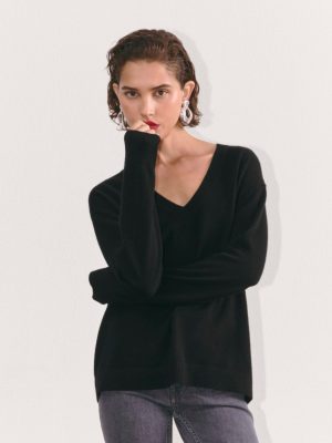 The Classic V in Cashmere | Black