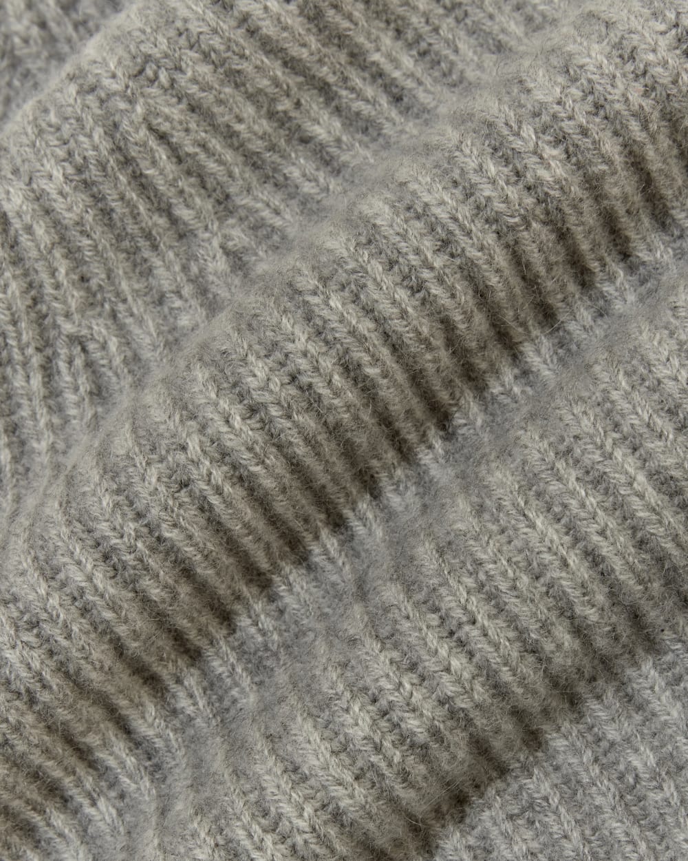 The Cashmere Ribbed Beanie | Light Heather Grey - Image 3