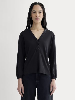 The Air V-Neck Henley | Black