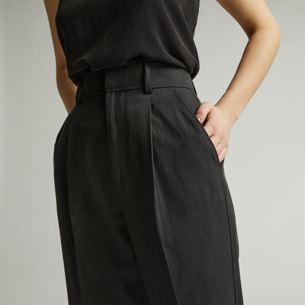 The Draper Tapered Pant in Buttersmooth | Black - Image 4